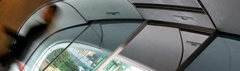 The art of concealed air curtains at the Roca London Gallery