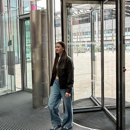 Air curtains at The Francis Crick Institute